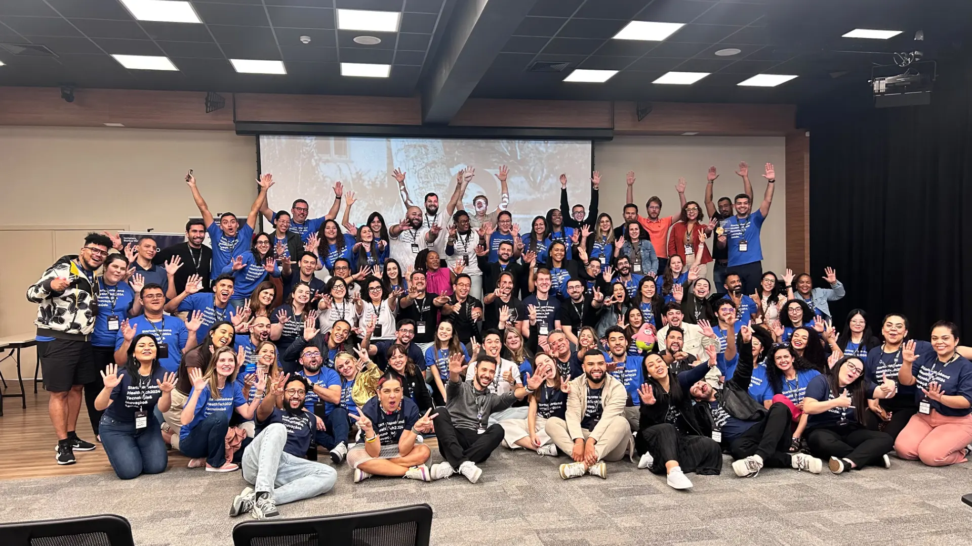 Participantes do Techstars Startup Weekend MarTech São Paulo reunidos em São Paulo